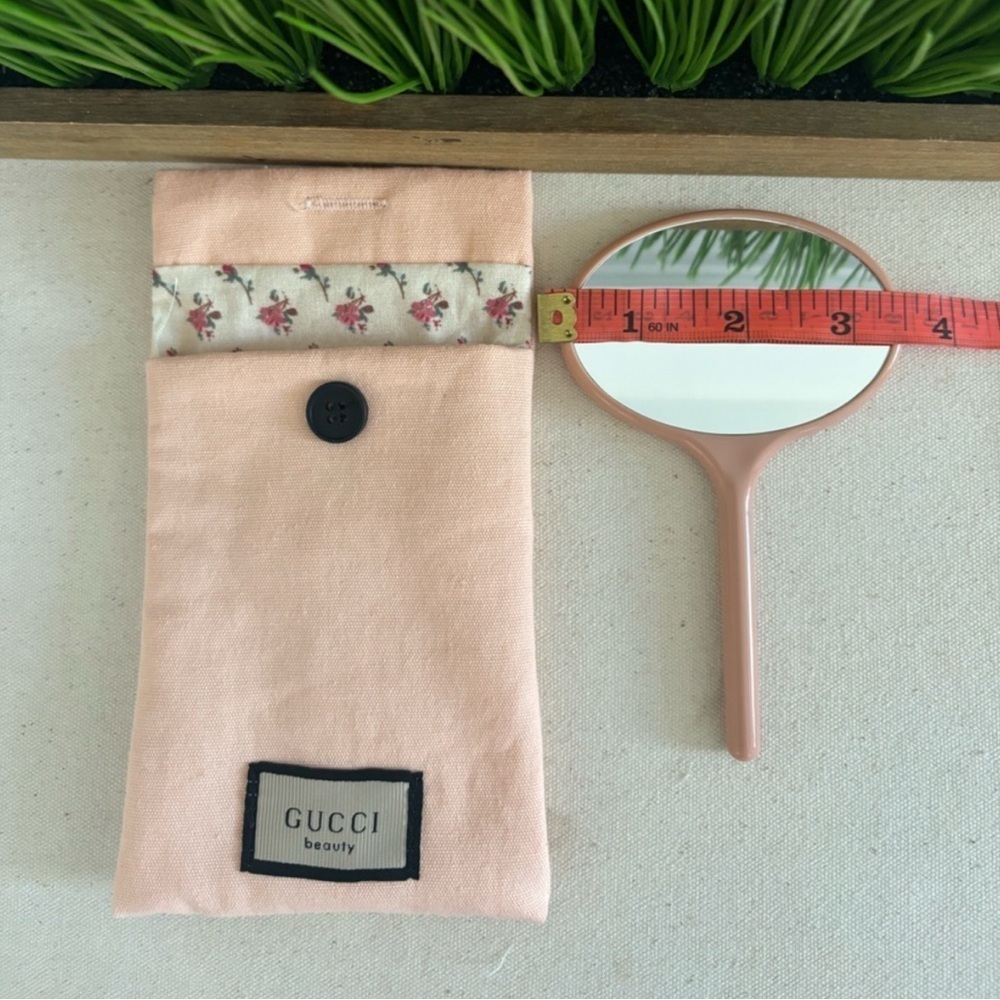 Gucci Beauty Small Pink Mirror With Floral Pink Pouch NWOT - Picture 6 of 9